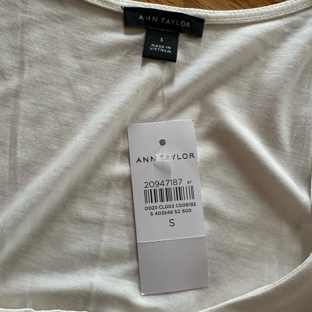 Set of Ann Taylor Mixed Media Tank Tops - Picture 5 of 6